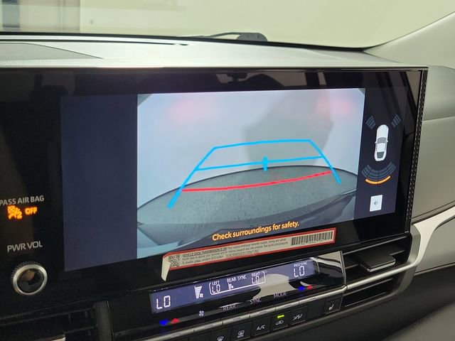 Used 2025 Toyota Sienna XLE image 30