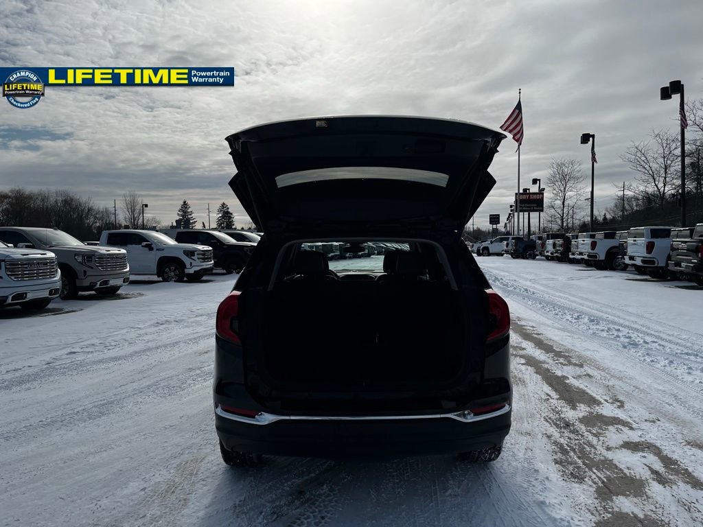 Used 2024 GMC Terrain SLT image 9
