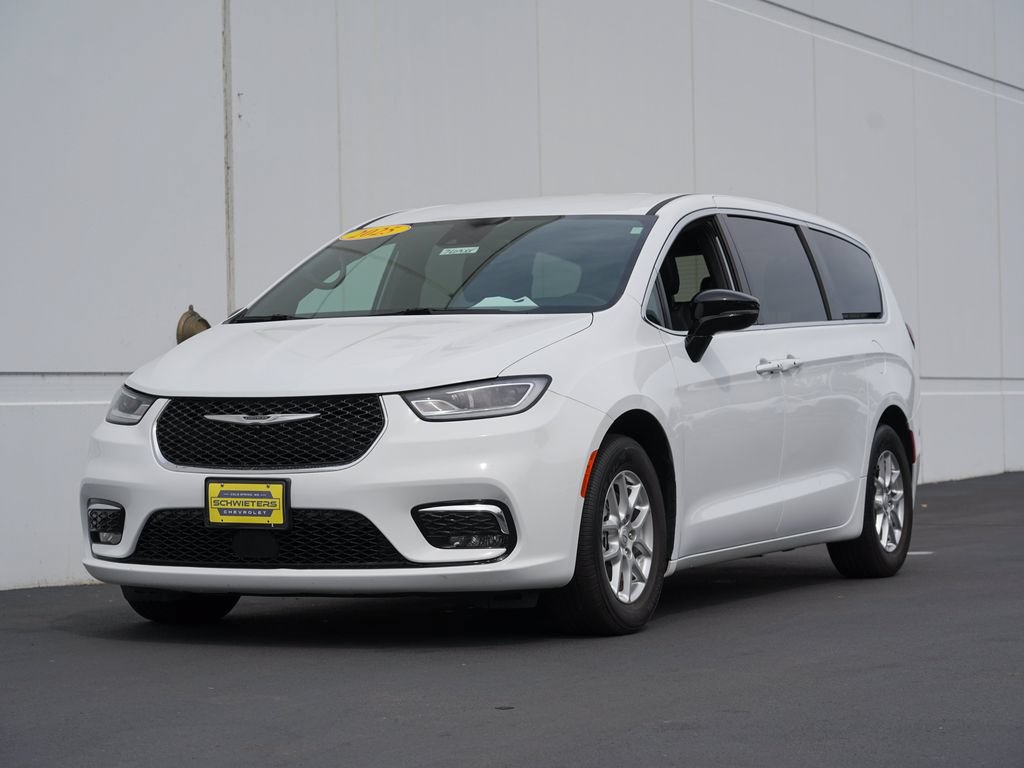 Used 2025 Chrysler Pacifica Select FWD image 7