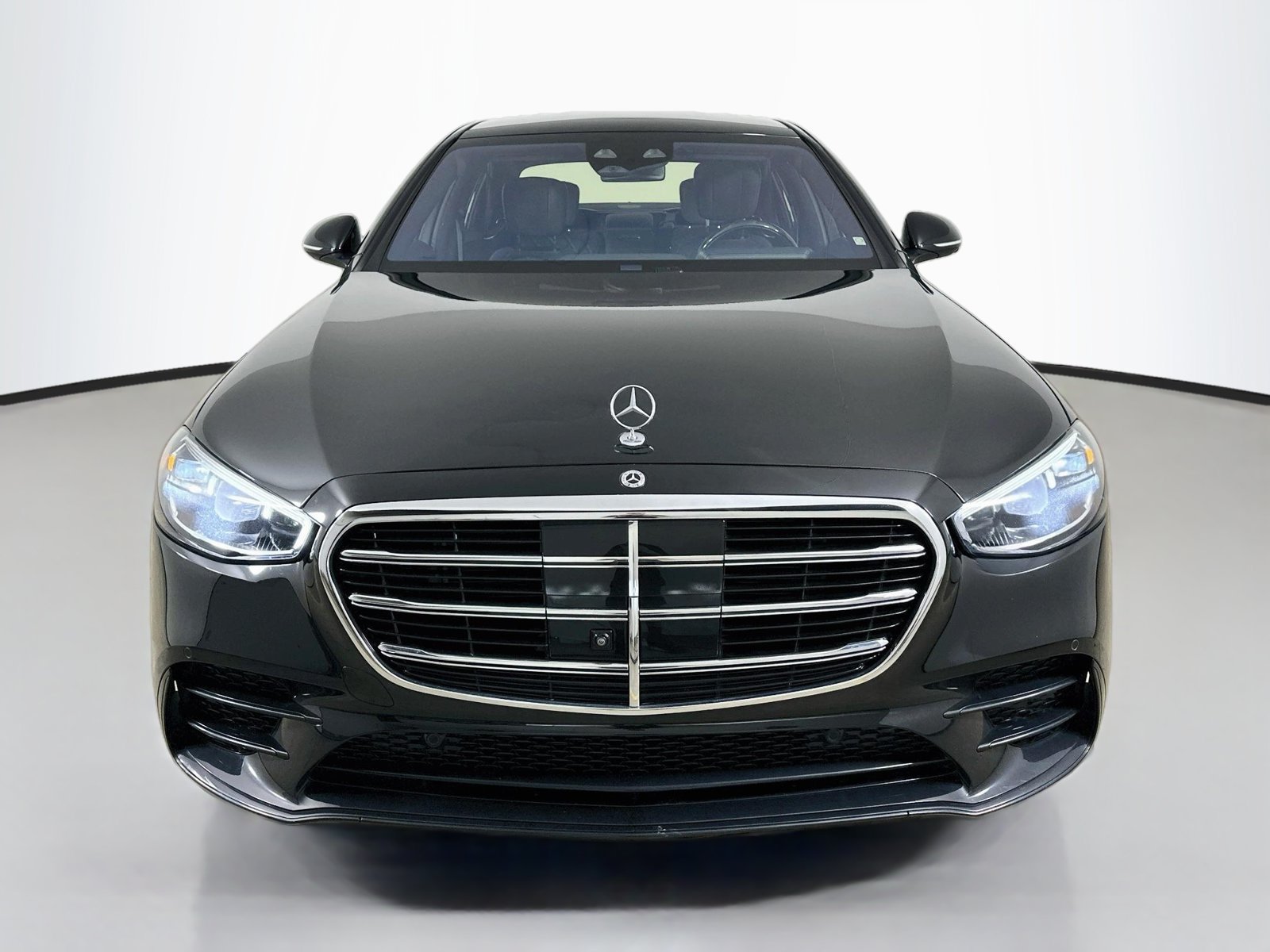 Used 2022 Mercedes-Benz S 580 4MATIC Sedan image 2