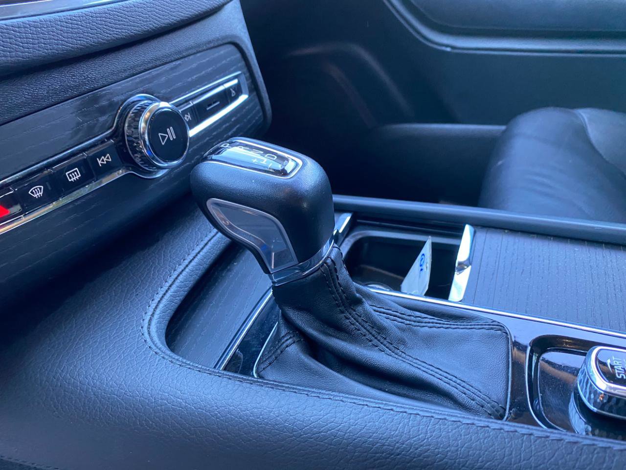 Used 2020 Volvo XC90 T6 Momentum image 61