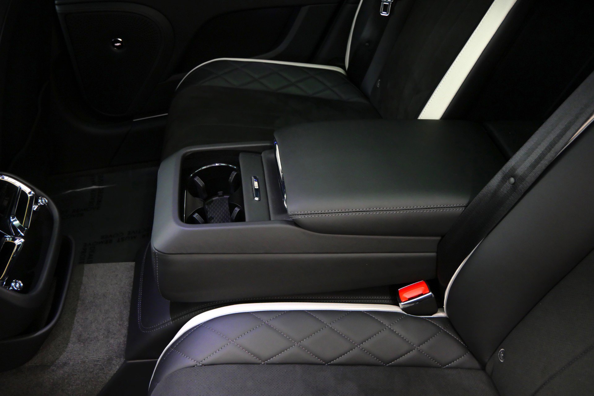 Used 2024 Bentley Flying Spur W12 image 33