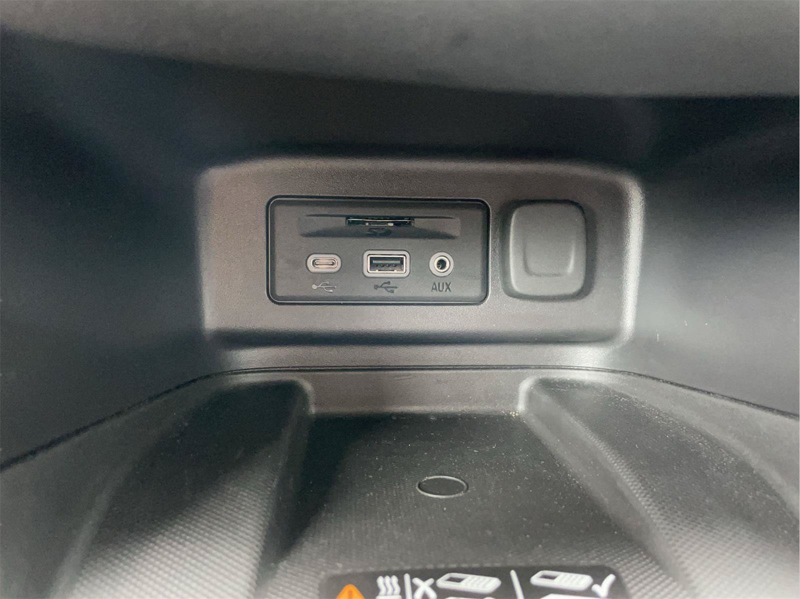 Used 2024 Chevrolet Equinox Premier w/ LPO, Floor Liner Package AWD/4WD image 30