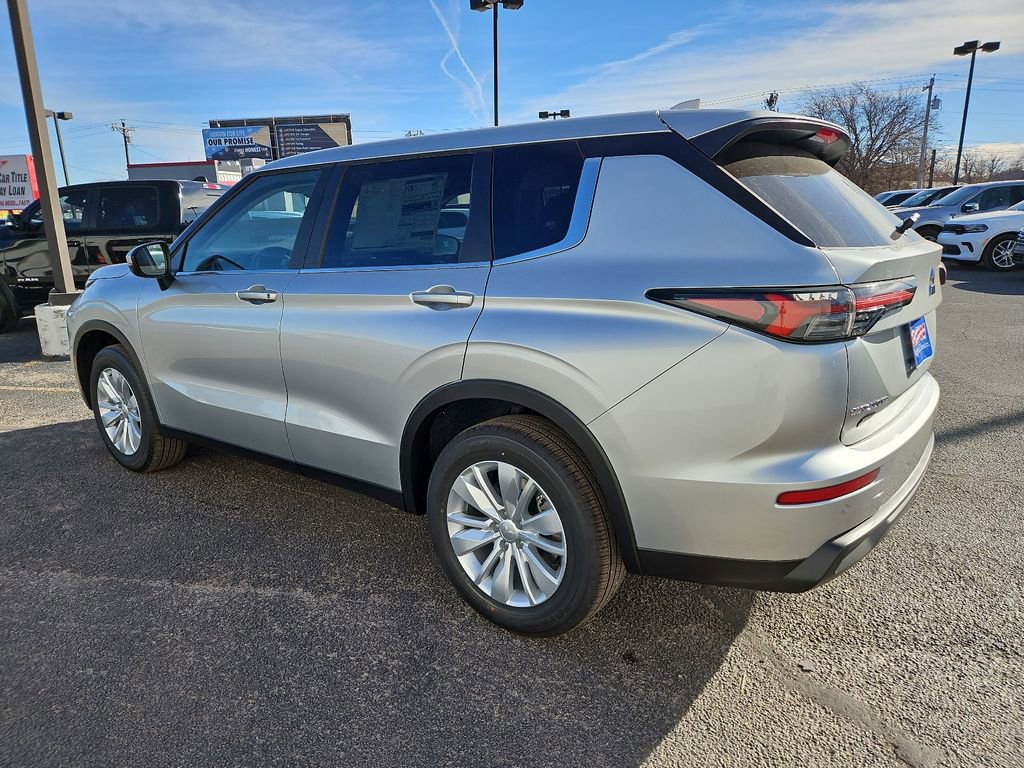 New 2026 Mitsubishi Outlander ES image 8