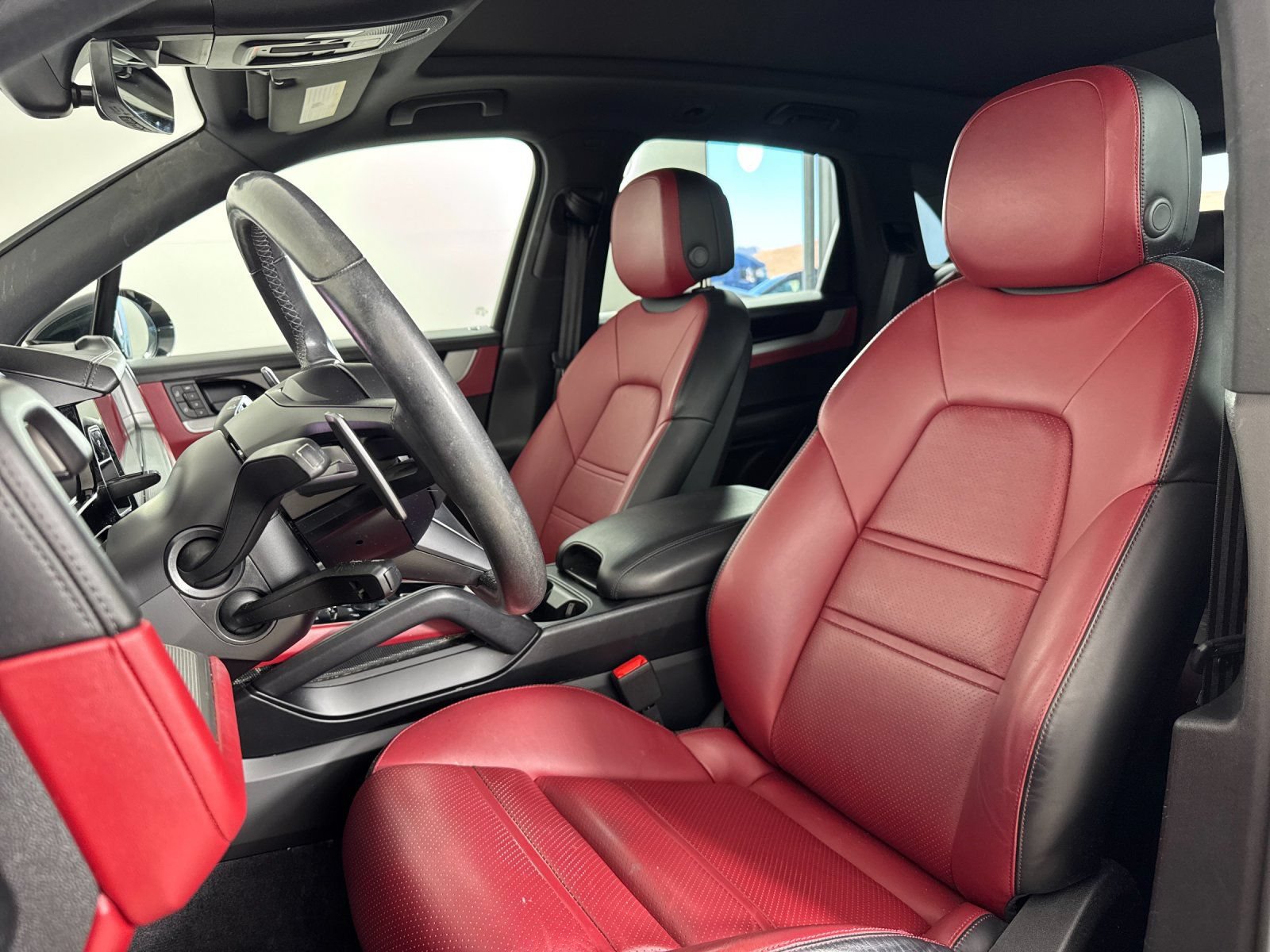 Certified 2024 Porsche Cayenne AWD/4WD image 5