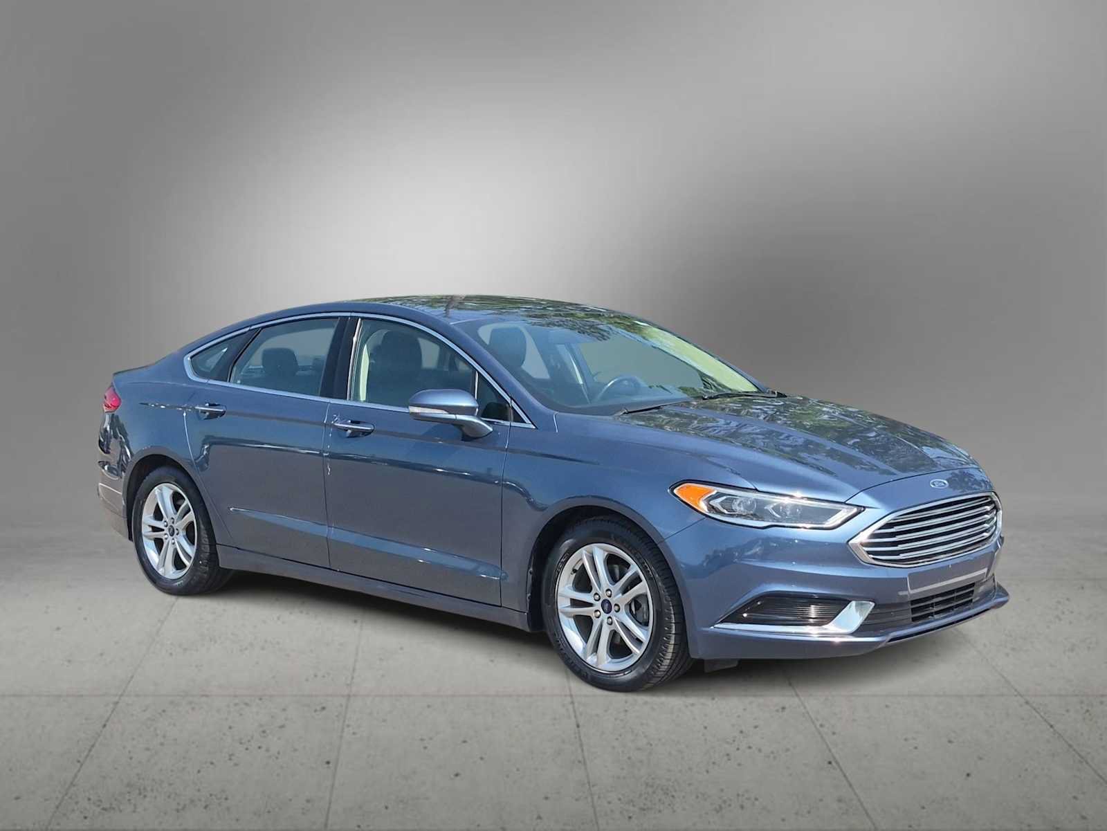 Used 2018 Ford Fusion SE w/ Fusion SE Technology Package FWD video 2