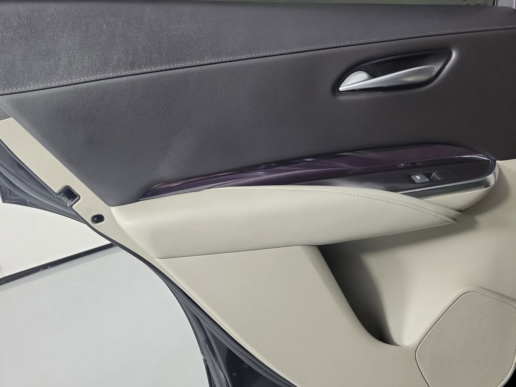 Certified 2023 Cadillac XT4 Luxury w/ Cold Weather Package image 13
