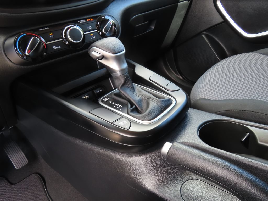 Certified 2025 Kia Soul LX w/ LX Technology Package FWD image 15