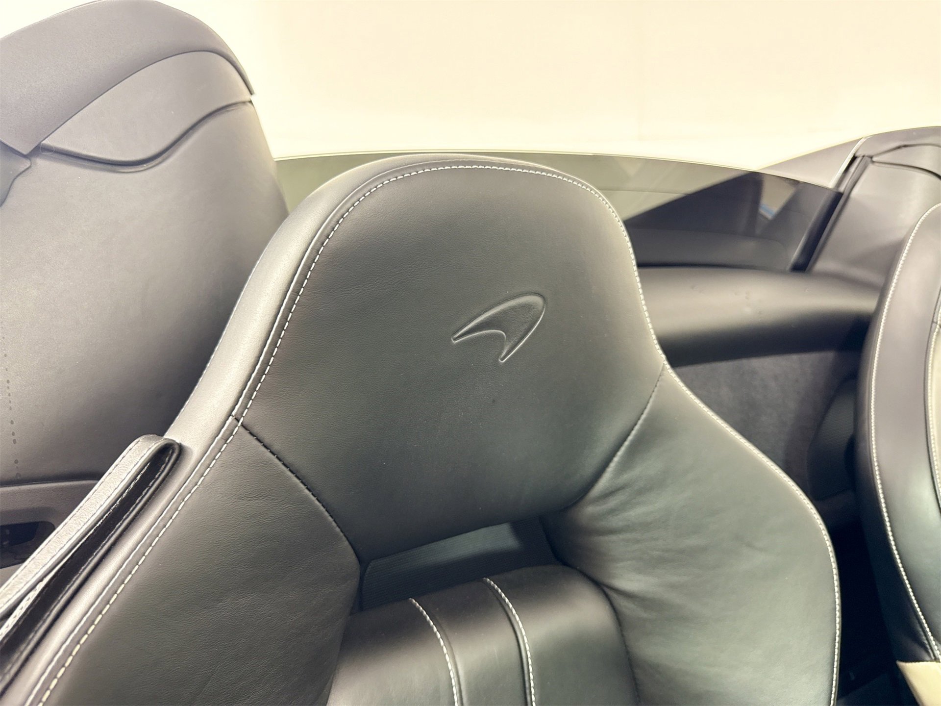 Used 2018 McLaren 570S Spider image 23