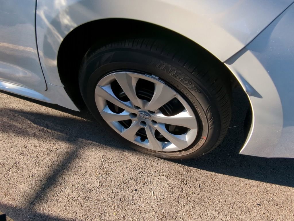 Used 2026 Toyota Corolla LE FWD image 5