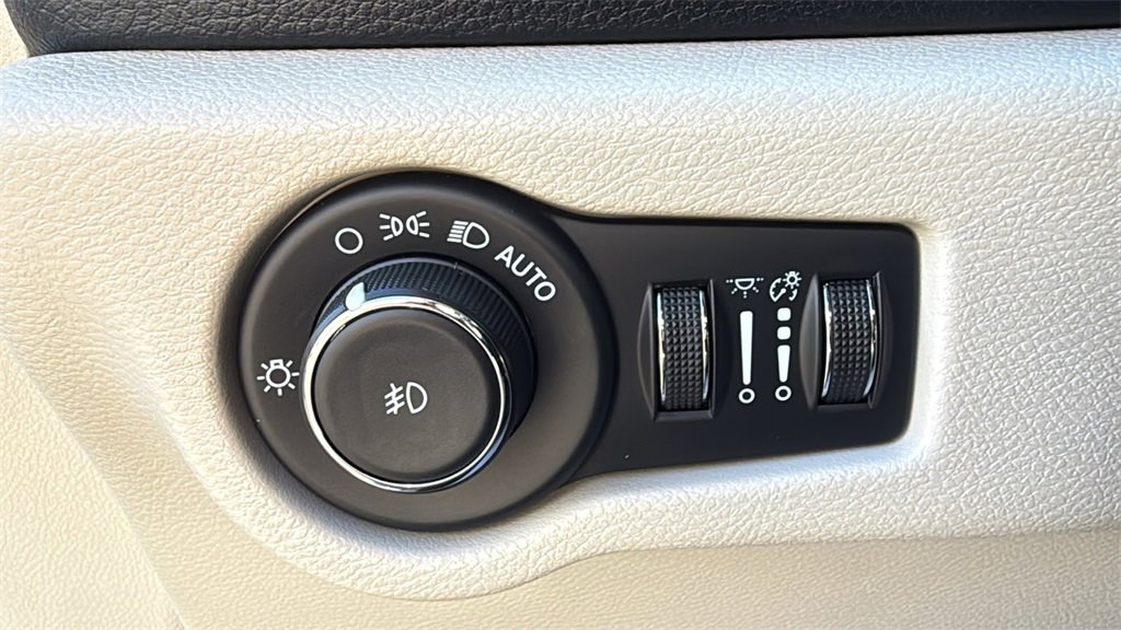 Used 2022 Chrysler Pacifica Touring-L image 19