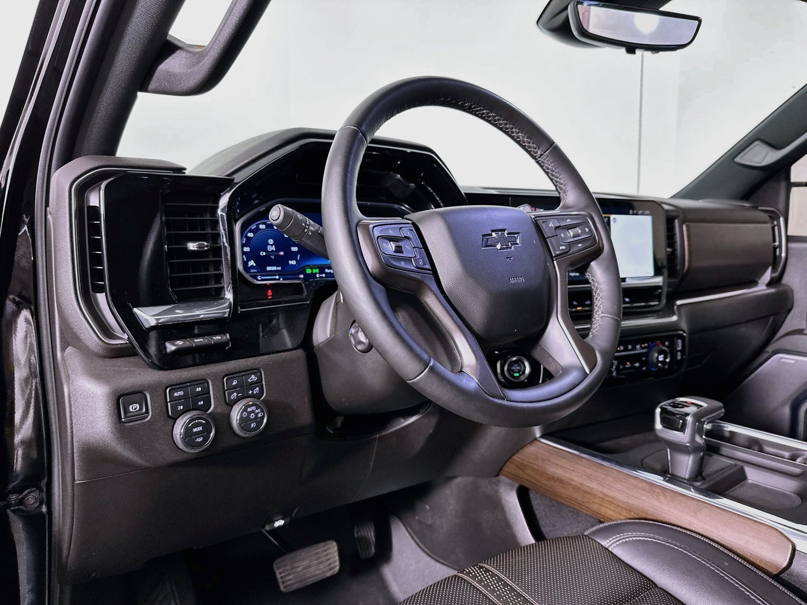 Used 2024 Chevrolet Silverado 1500 High Country w/ Midnight Edition AWD/4WD image 10