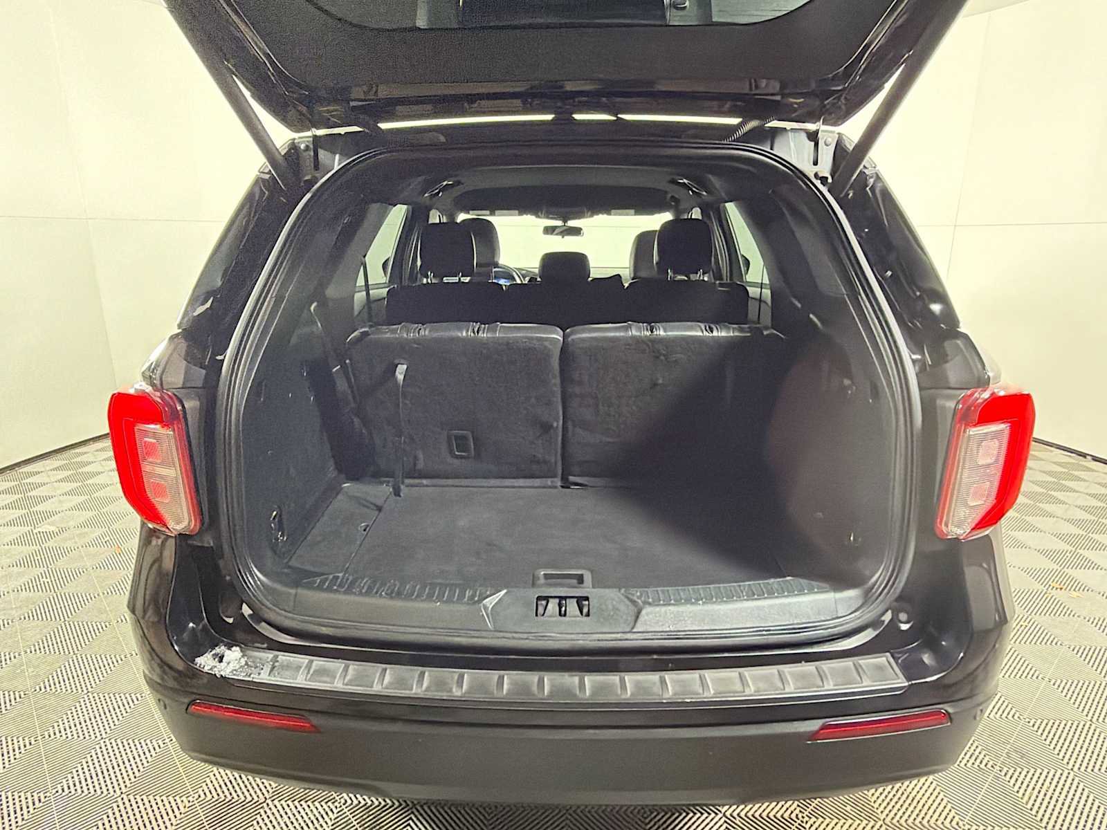 Used 2020 Ford Explorer XLT image 22
