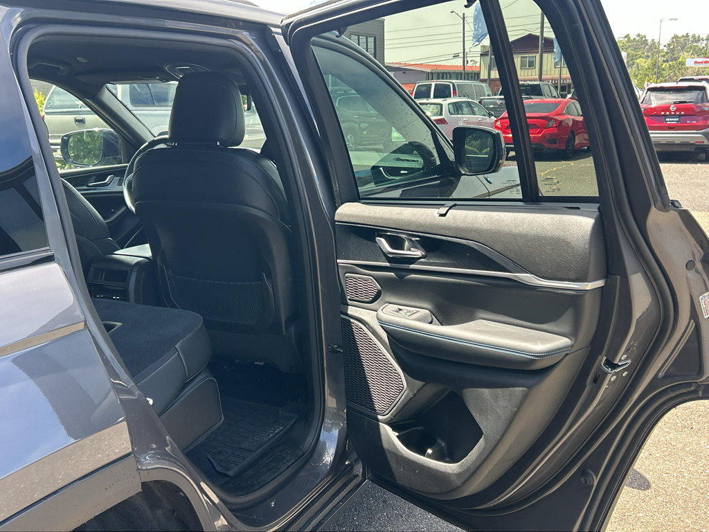 Used 2022 Jeep Grand Cherokee Trailhawk w/ Advanced Protech Group II AWD/4WD image 35