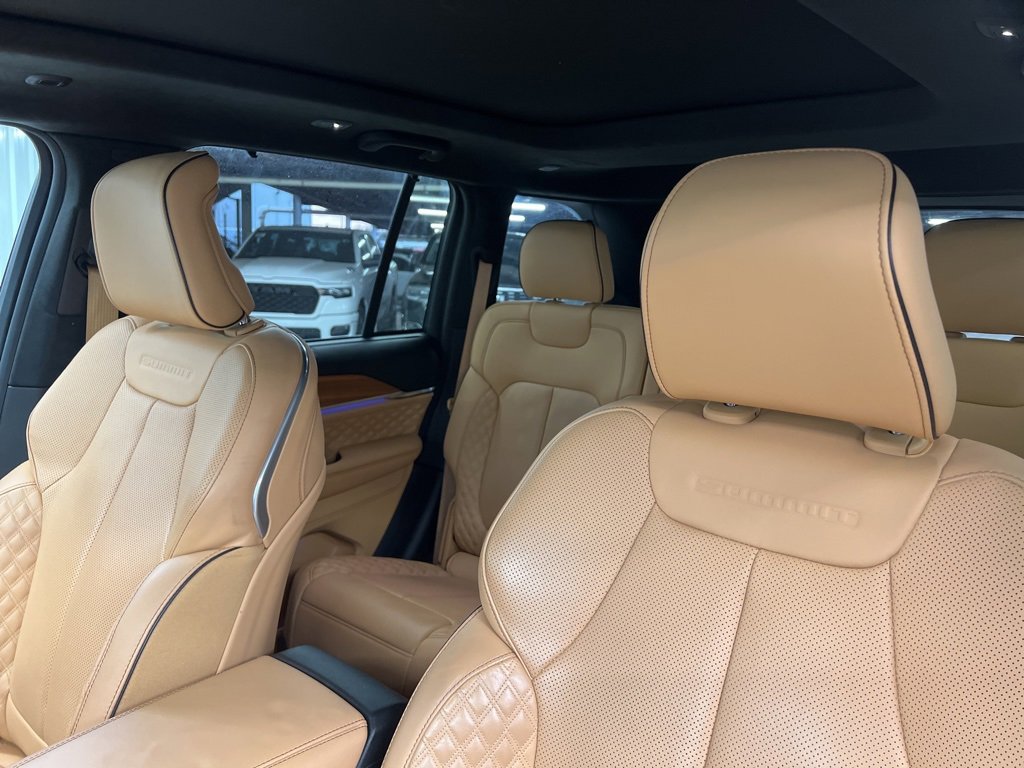 Used 2023 Jeep Grand Cherokee Summit image 15