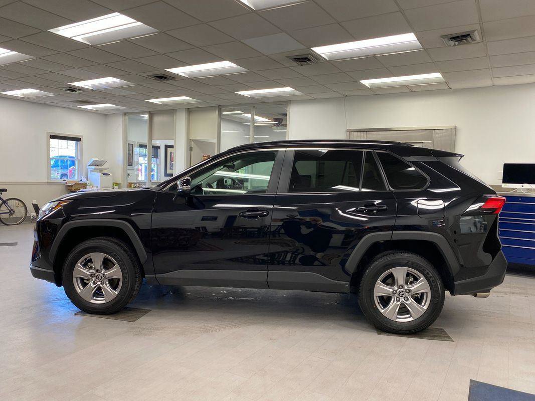 Used 2025 Toyota RAV4 XLE image 2