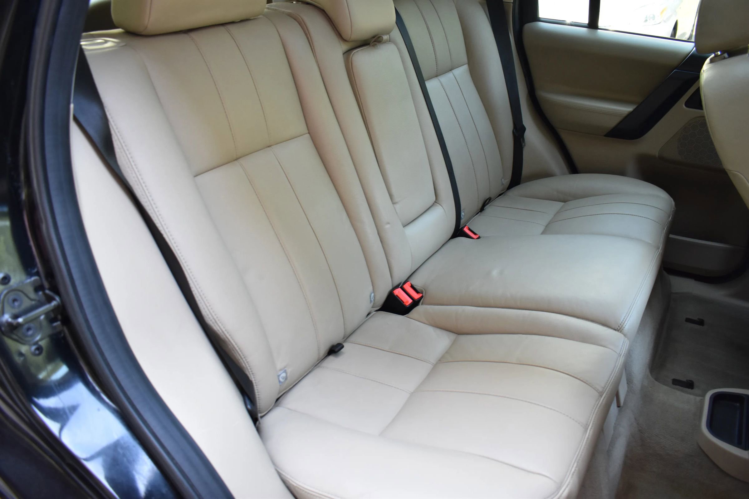 Used 2013 Land Rover LR2 HSE image 24