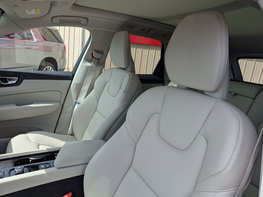 Used 2022 Volvo XC60 B5 Momentum w/ Advanced Package AWD/4WD image 12