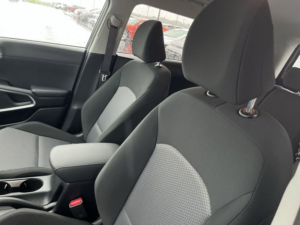 Used 2025 Kia Soul LX w/ LX Technology Package FWD image 11