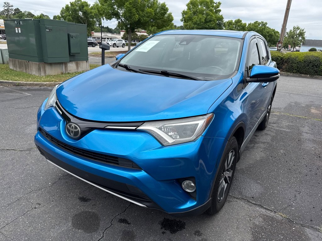 Used 2018 Toyota RAV4 XLE AWD/4WD image 1