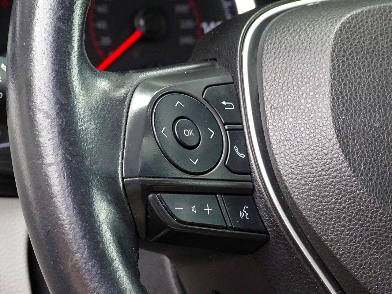 Used 2022 Toyota Corolla Cross LE w/ Moonroof Package AWD/4WD image 26
