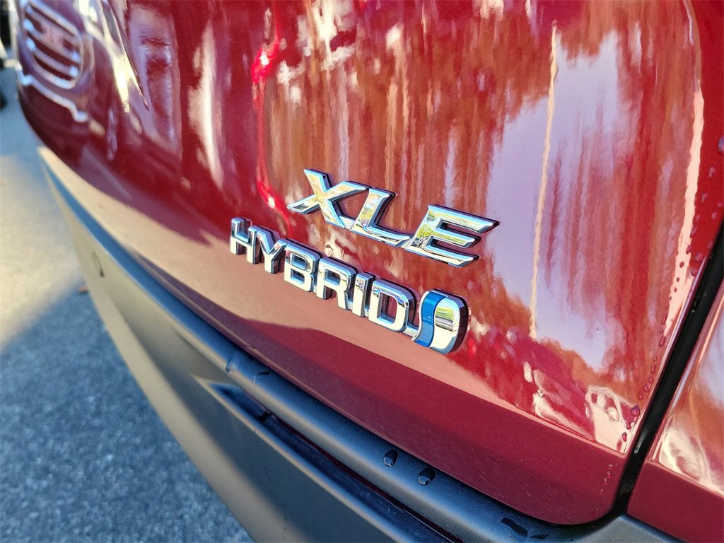 Used 2022 Toyota Sienna XLE image 9