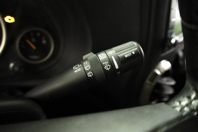 Used 2016 Jeep Wrangler Unlimited Sahara image 30