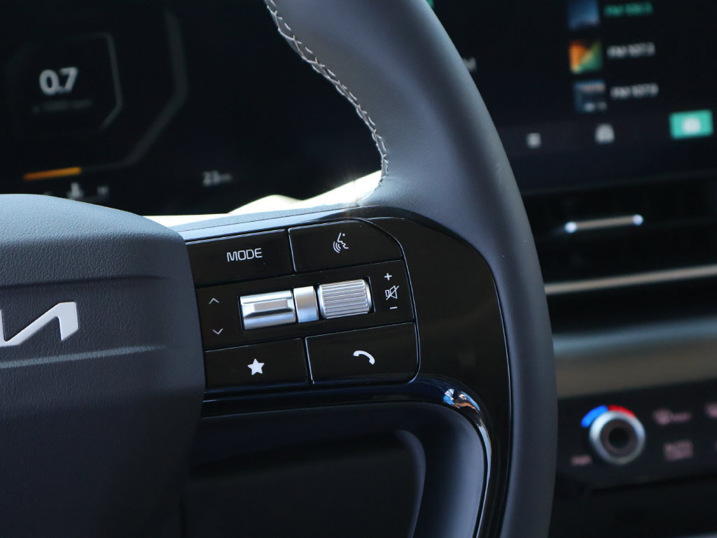New 2027 Kia Carnival SX w/ Dark Edition Package FWD image 38