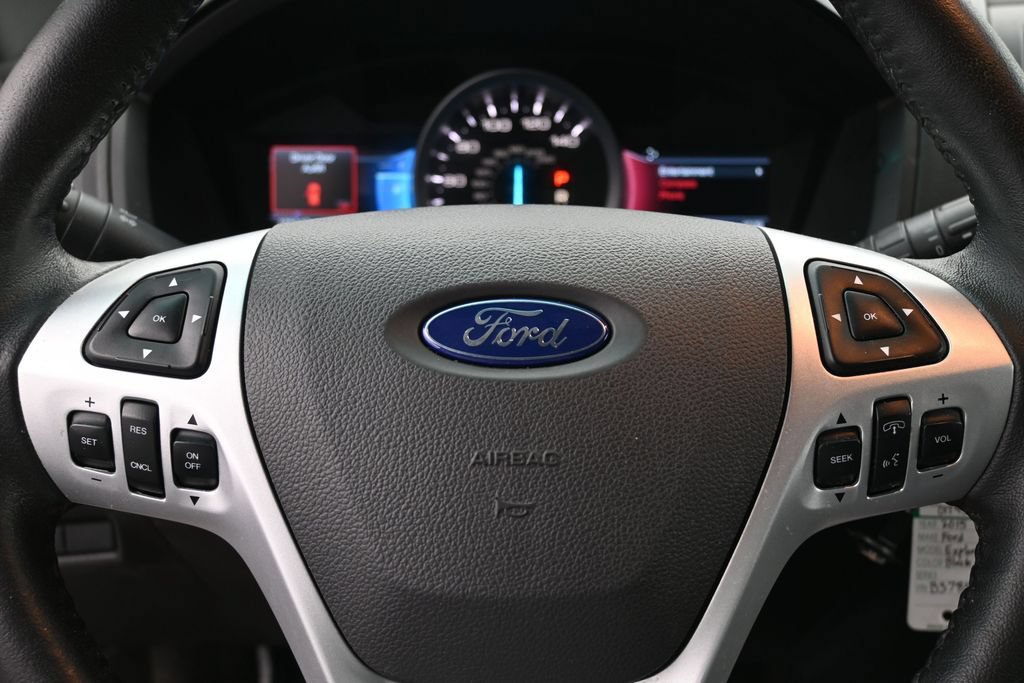 Used 2015 Ford Explorer XLT w/ Equipment Group 201B FWD image 29