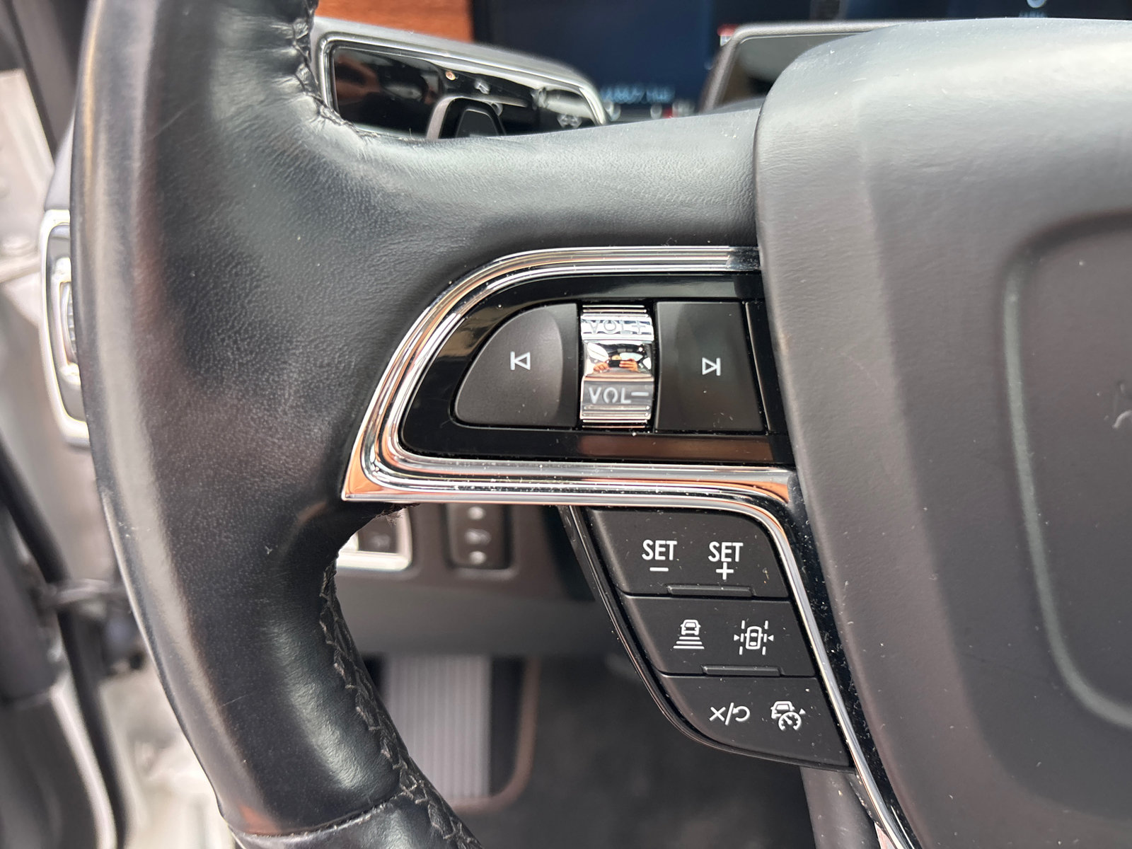 Used 2023 Lincoln Navigator L Black Label AWD/4WD image 17