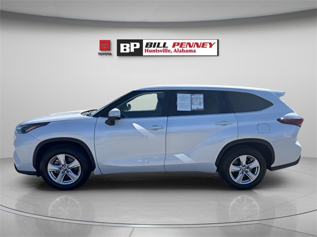 Used 2024 Toyota Highlander LE image 2