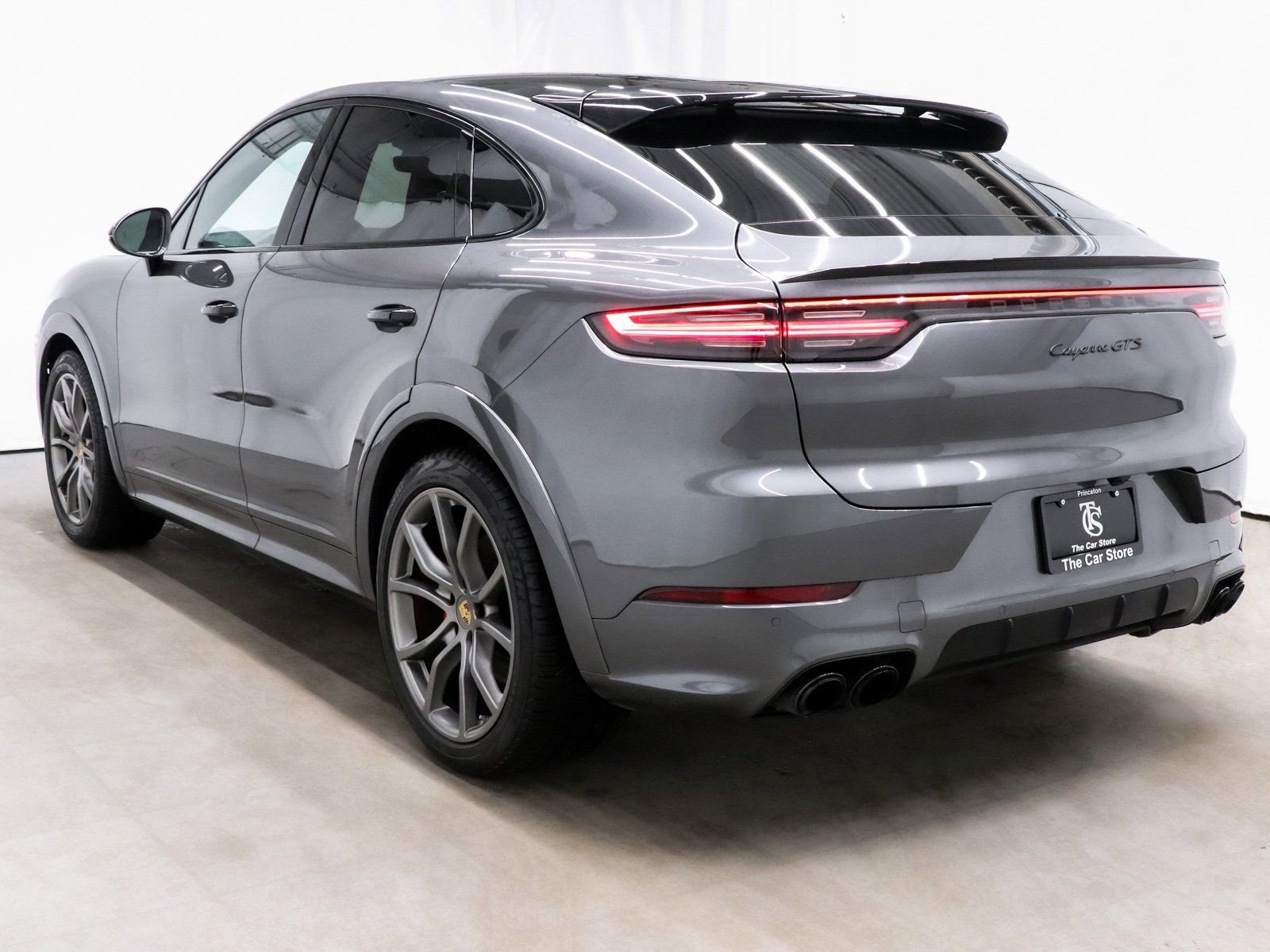 Used 2023 Porsche Cayenne GTS w/ Premium Package AWD/4WD image 4