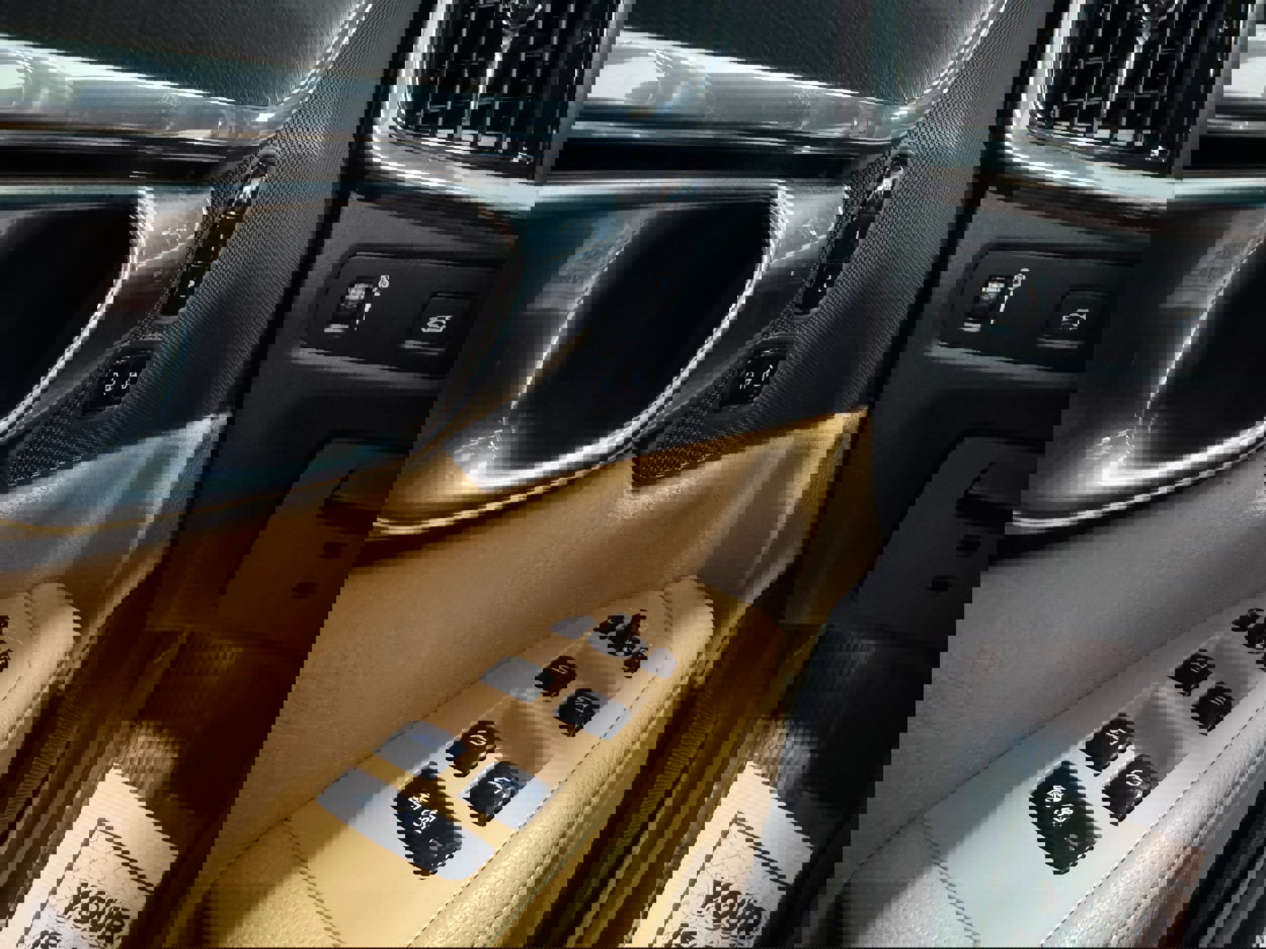 Used 2018 Volvo V90 T6 Cross Country w/ Convenience Package image 6