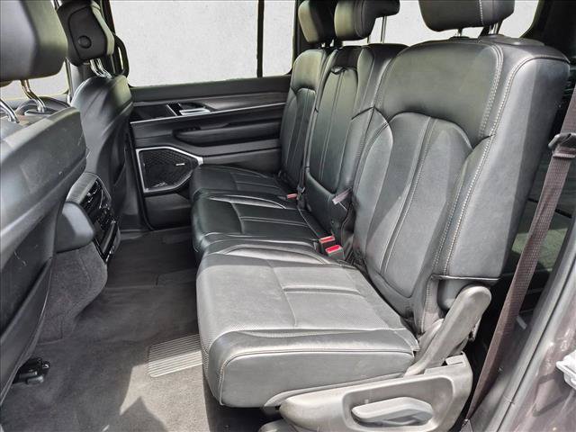 Used 2024 Jeep Wagoneer L Series II w/ Flexible Seating Group AWD/4WD image 19