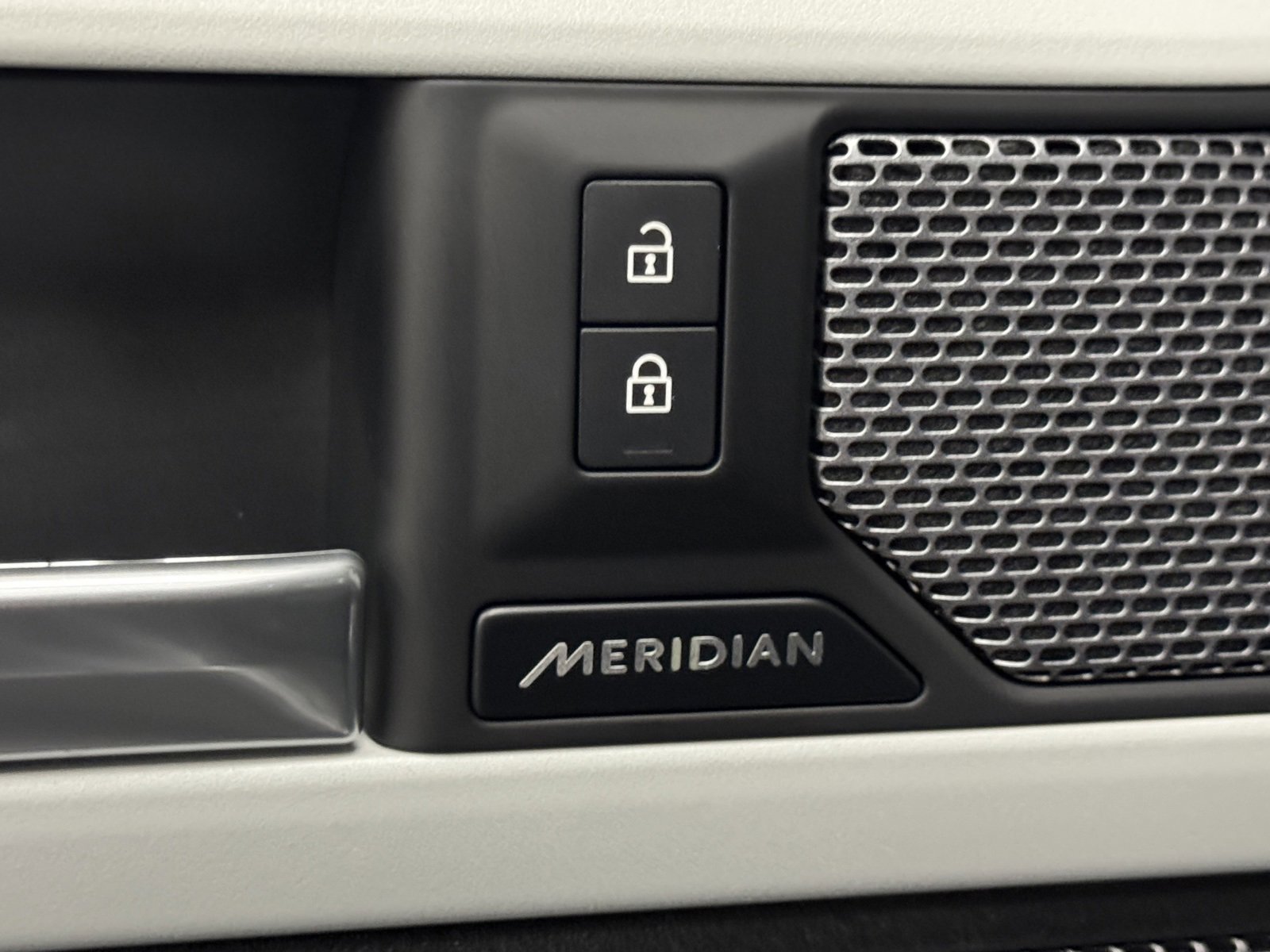 Used 2023 Land Rover Defender 110 S image 22