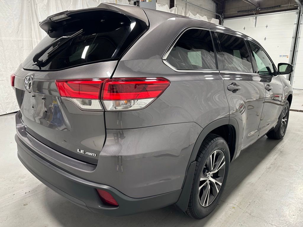 Used 2018 Toyota Highlander Plus w/ Carpet Mat Package (TMS) AWD/4WD image 5