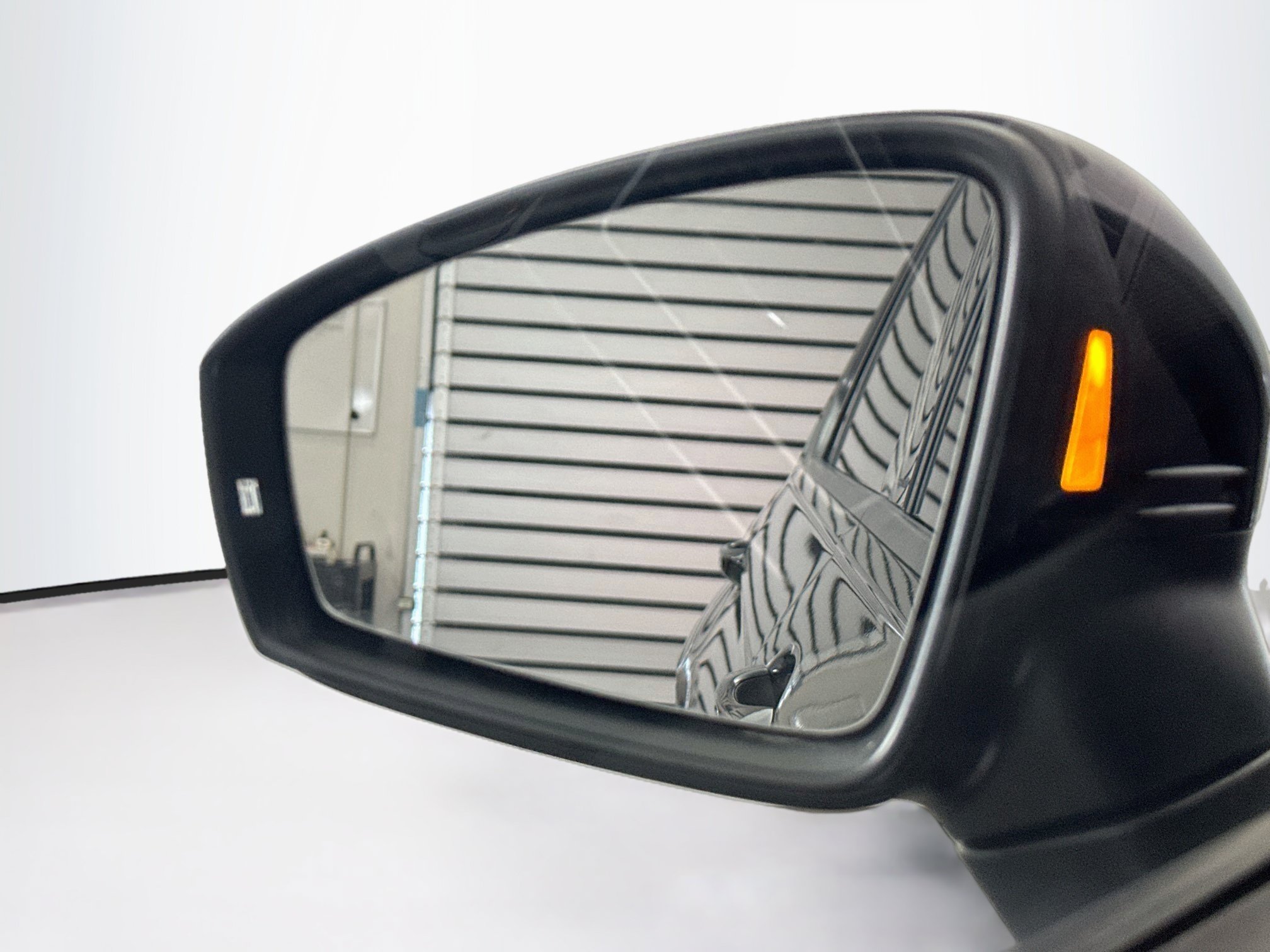 Used 2022 Volkswagen Tiguan SE R-Line FWD image 16