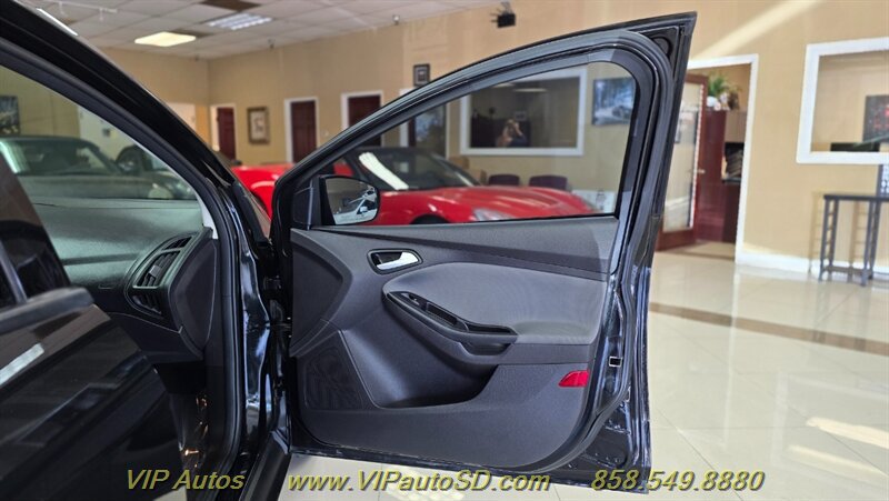 Used 2014 Ford Focus SE FWD image 12