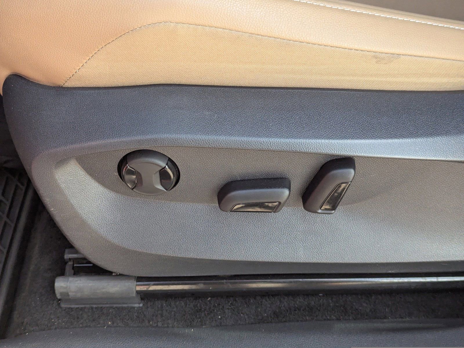 Used 2024 Volkswagen Tiguan SE FWD image 24