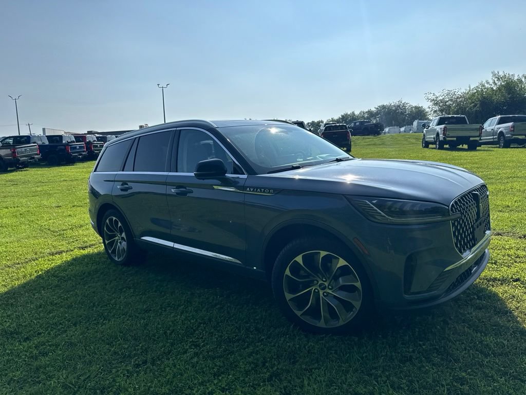 Used 2025 Lincoln Aviator Reserve AWD/4WD image 1