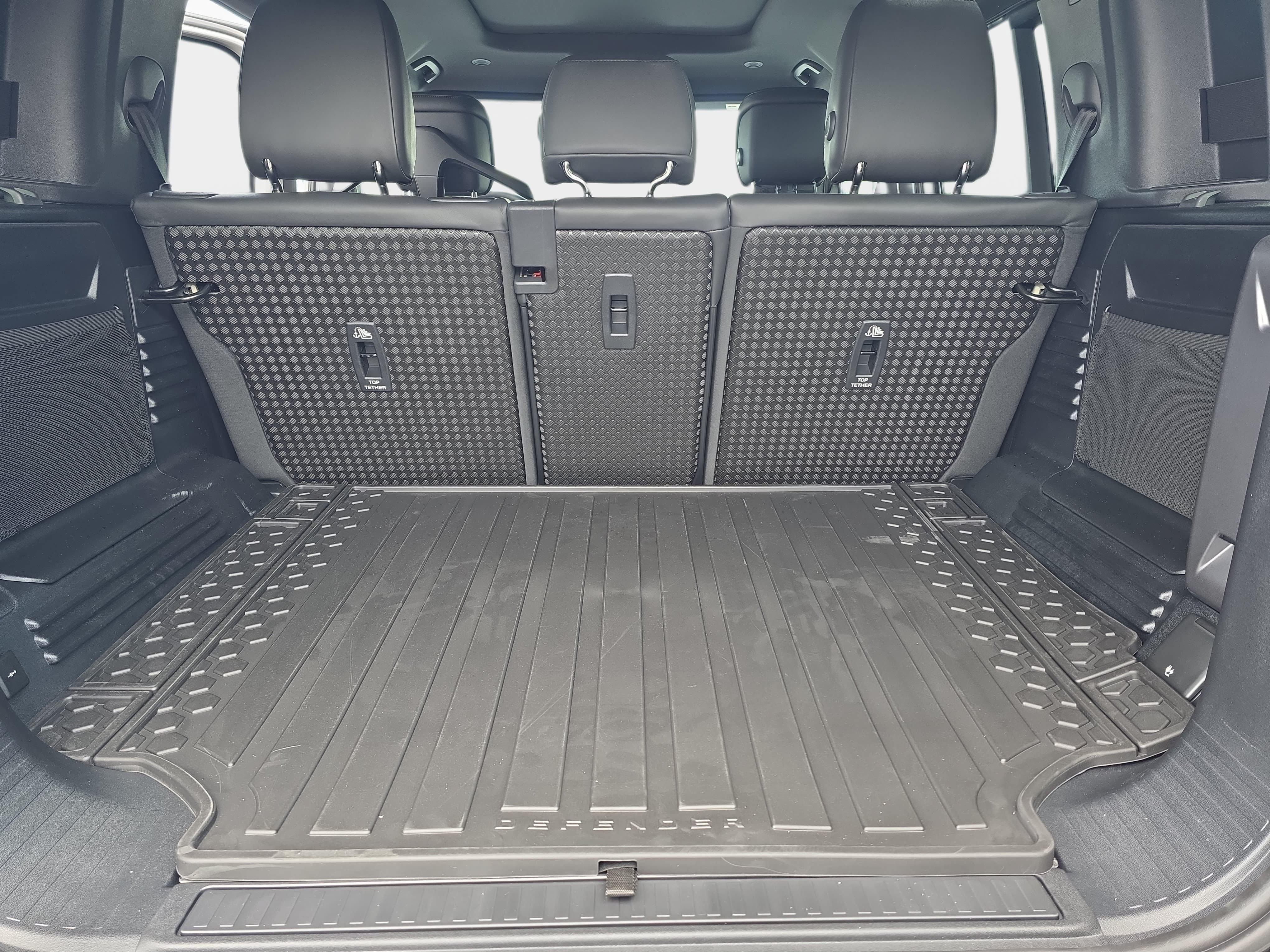 New 2026 Land Rover Defender 110 X-Dynamic SE AWD/4WD image 12