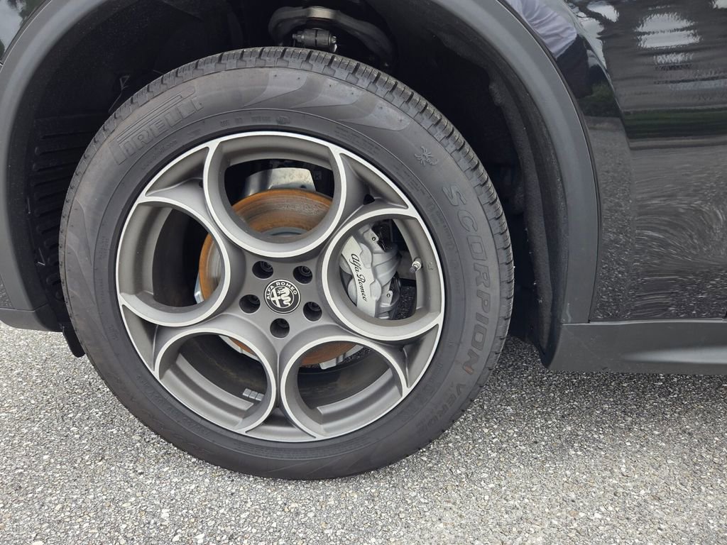 New 2025 Alfa Romeo Stelvio Sprint w/ Convenience Package AWD/4WD image 8