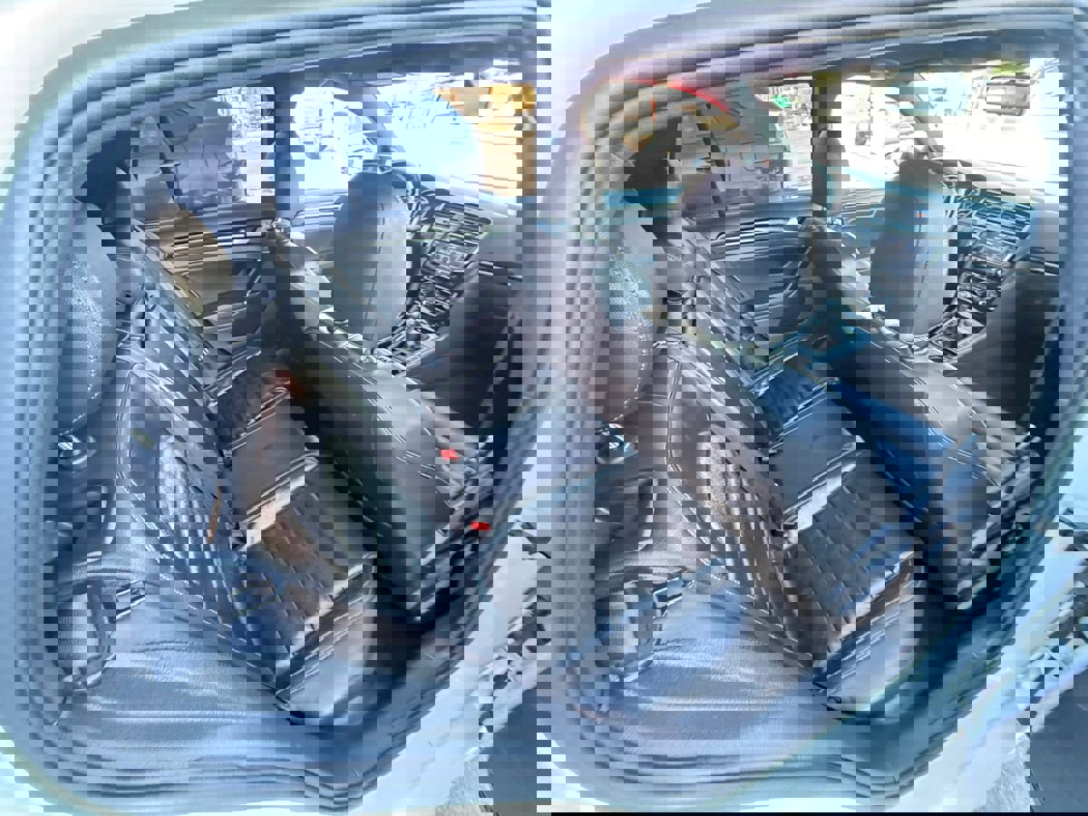 Used 2016 Volkswagen Golf R 4-Door image 17