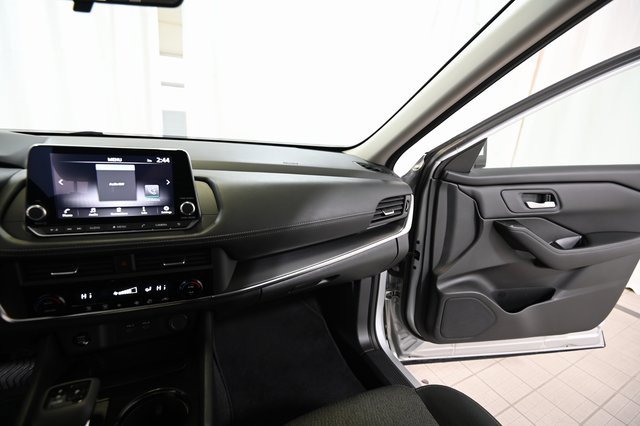 Used 2024 Nissan Rogue SV image 28