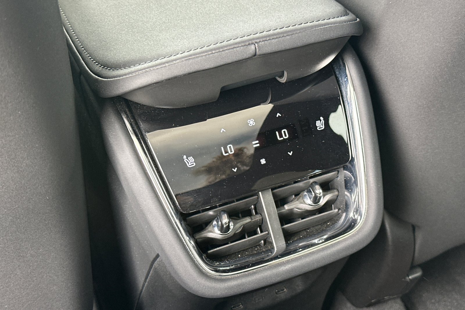 Certified 2025 Volvo EX90 Ultra AWD/4WD image 13