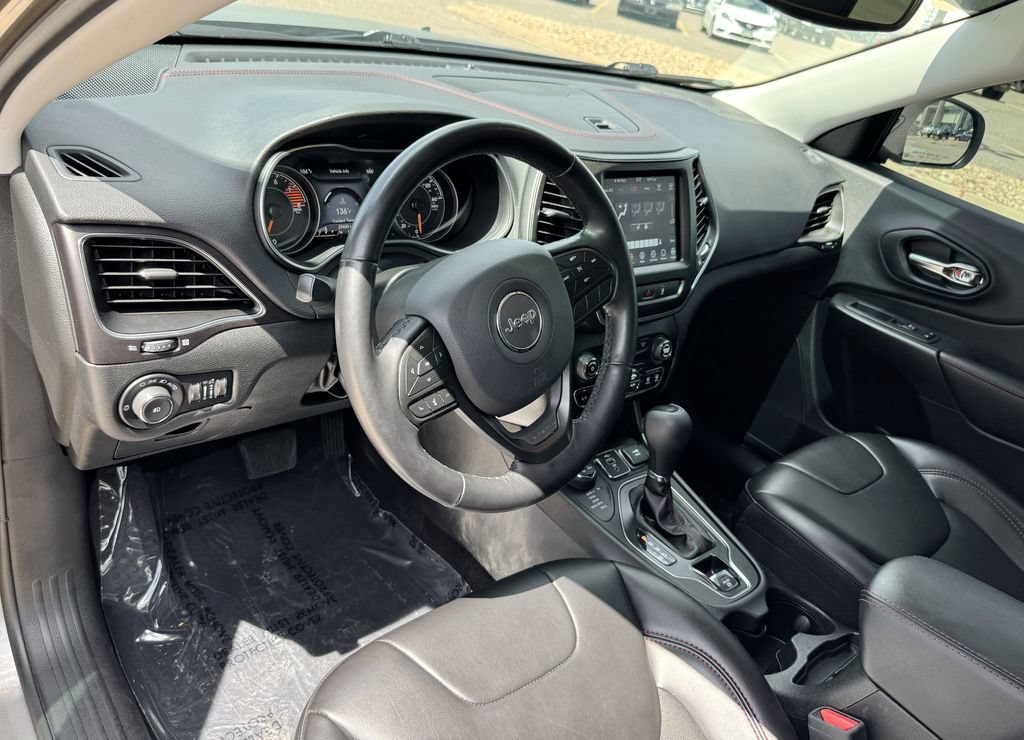 Used 2021 Jeep Cherokee Trailhawk AWD/4WD image 15