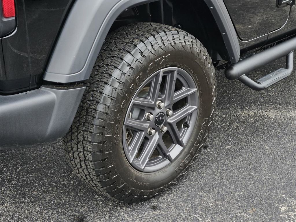Used 2025 Jeep Wrangler Unlimited Sport AWD/4WD image 9
