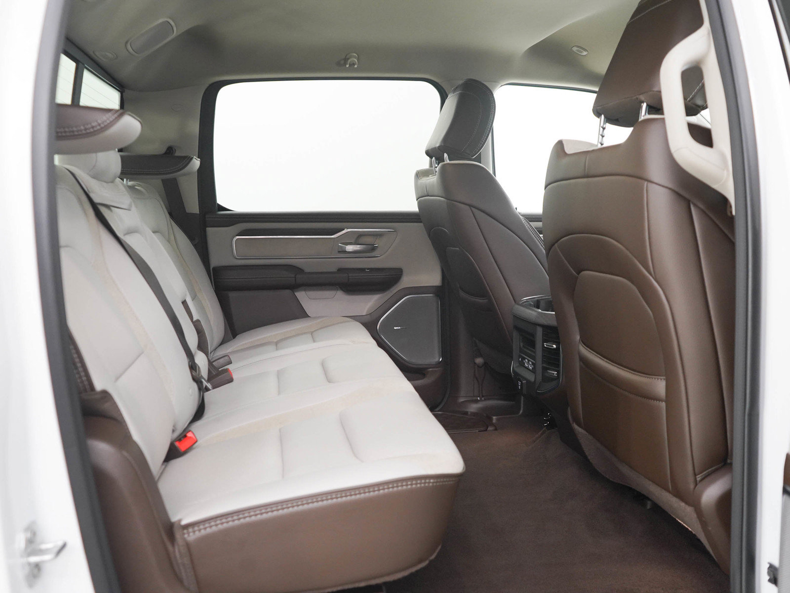 Used 2025 RAM 1500 Laramie AWD/4WD image 12