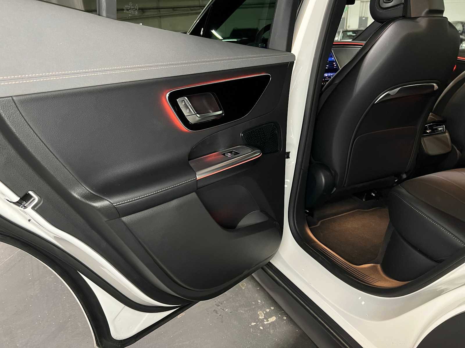 Used 2026 Mercedes-Benz EQE 320 4MATIC SUV image 18