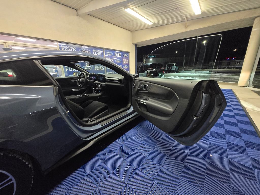 Used 2025 Ford Mustang EcoBoost image 25
